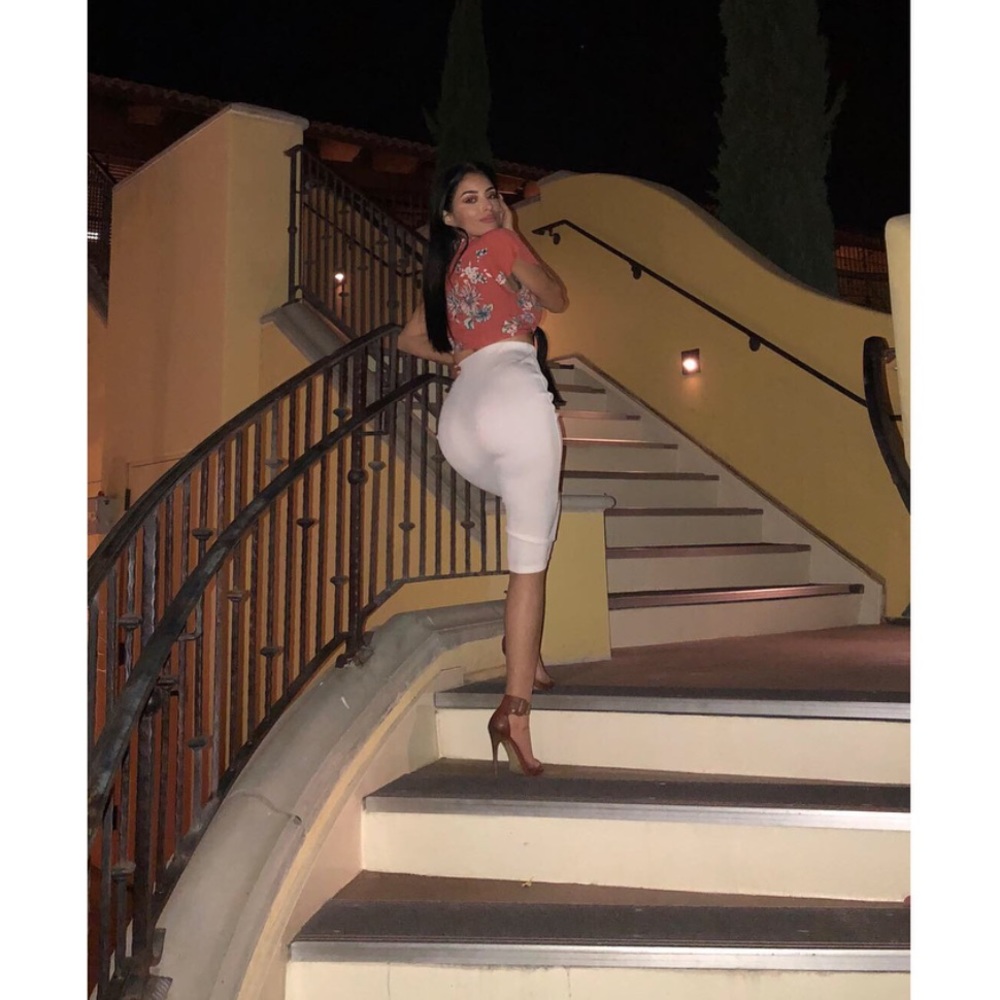 White pencil skirt - Picture 3 of 3